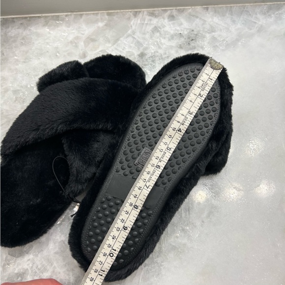 Slippers, Black, Fuzzy, Cross Strap, Size Large - Picture 5 of 7